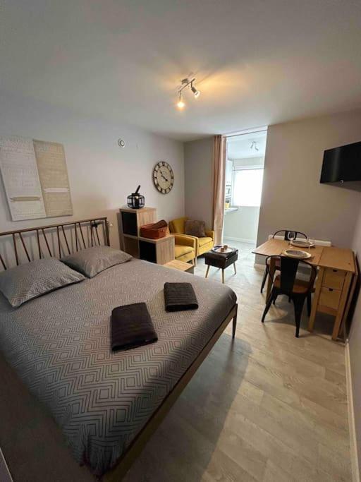 Le Petit Kiosque - Terrasse Parking & Local Velo Apartment Verdun-sur-Meuse ภายนอก รูปภาพ